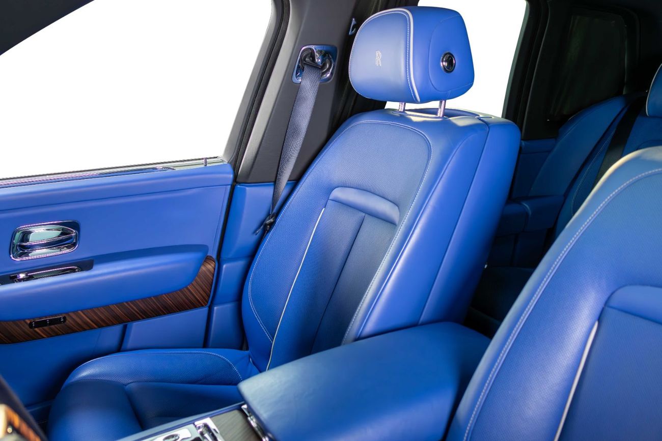 Rolls-Royce Cullinan GCC-VIP Seats-Cobalt Blue Interior-24 Inch Mansory Rims-Blue Calipers