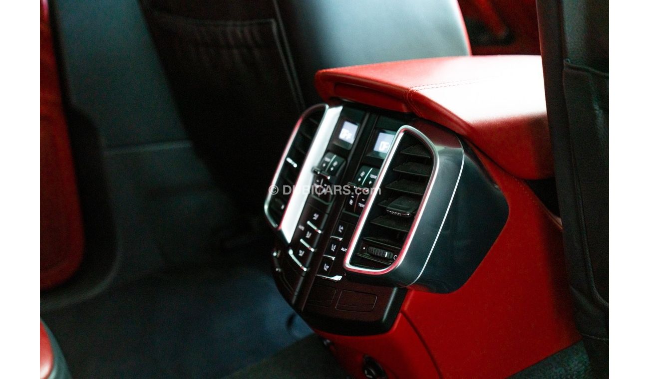 Porsche Cayenne 2015 Porsche Cayenne S / Sport Chrono Package Plus / Two Year ARM Service Pack