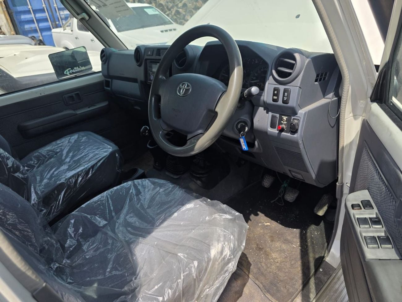 Toyota Land Cruiser Pick Up DIESEL RIGHT HAND DRIVE 4.5L ,2O15 MODEL ONLY FOR EXPORT AVAILABLE