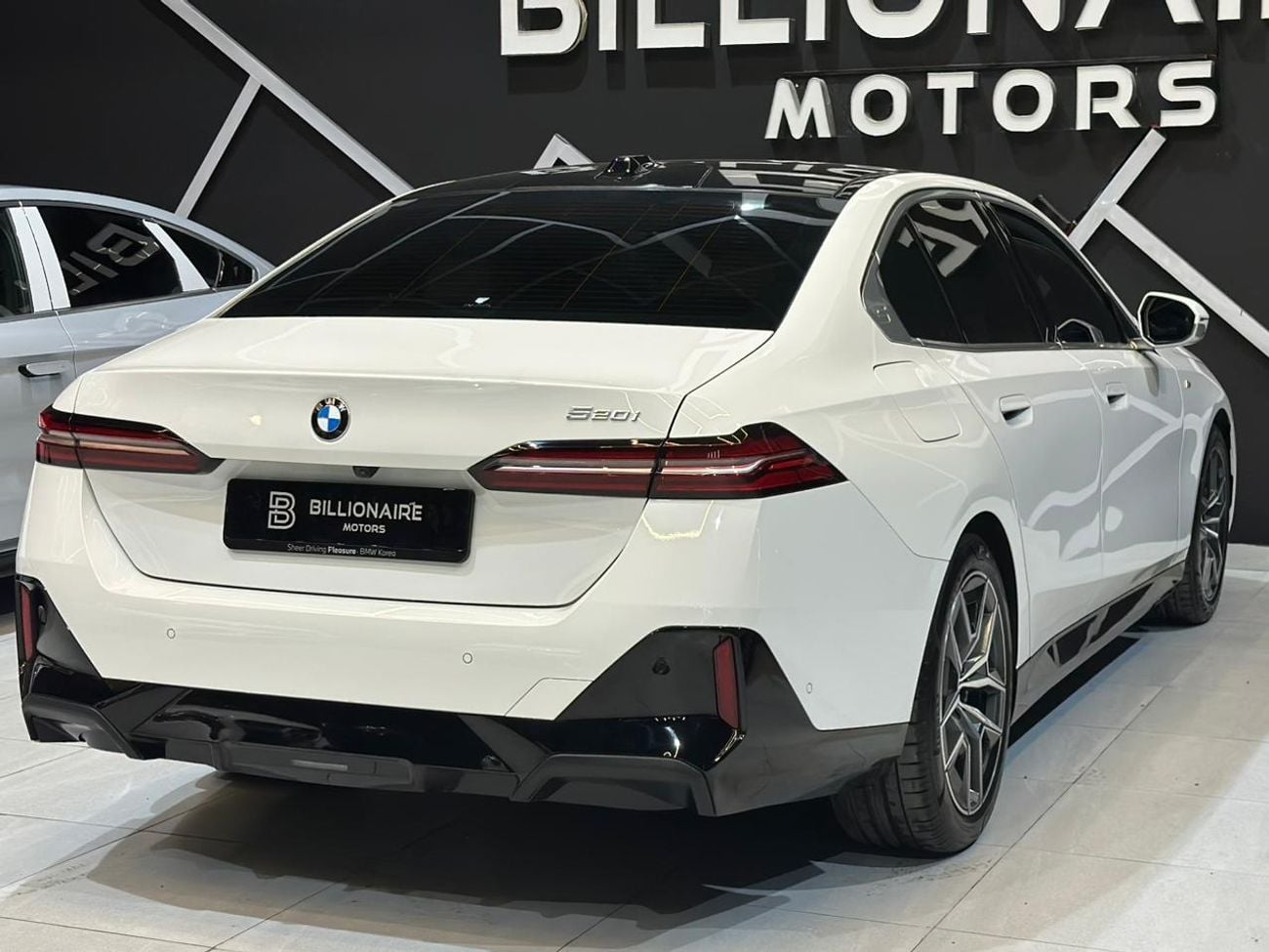 BMW 520i Executive 1.6L BMW 520i M-Kit | 2024 | KOREAN SPACE