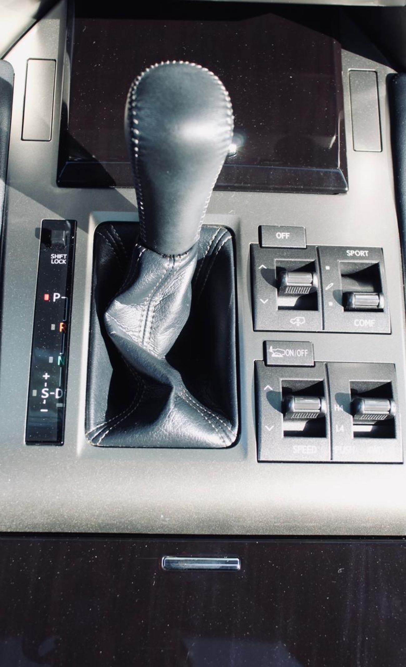 Honda CRV The 2021 Honda CR-V is a highly versatile, compact 5 or 7-seater SUV known for its strong 190-hp 1.5