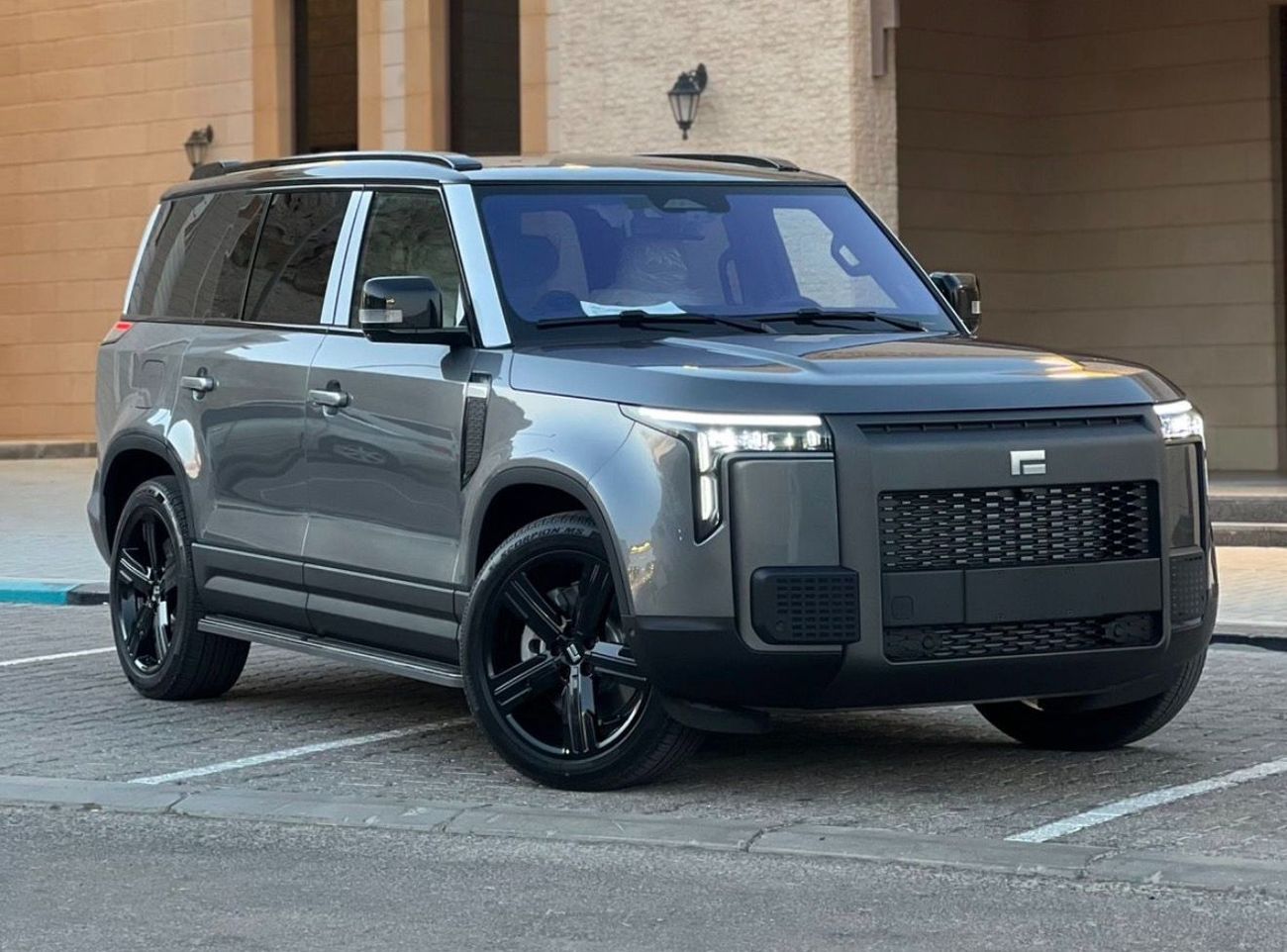 روكس 01 موديل ٢٠٢٦ ،رمادي من الداخل ابيض  ٫ سبع مقاعد شامل الضمان من اي في اس لمده ٥ سنوات