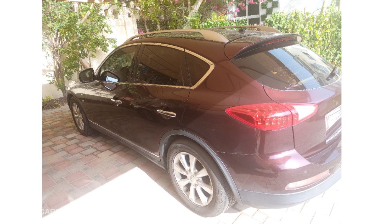 إنفينيتي QX50 Full option