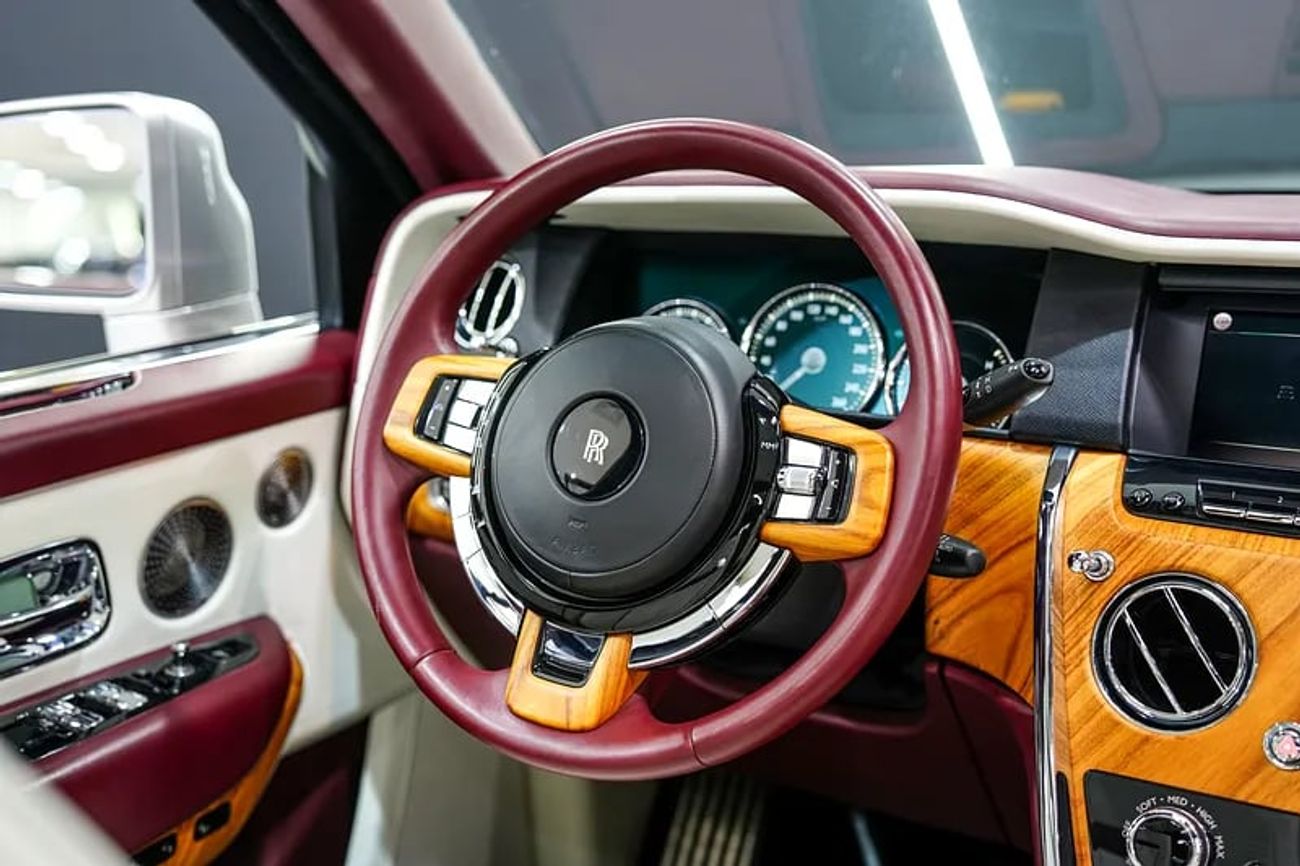 Rolls-Royce Cullinan Bespoke Audio, Rear-Seat Entertainment, Dealer Warranty Till 29/03/2026!!