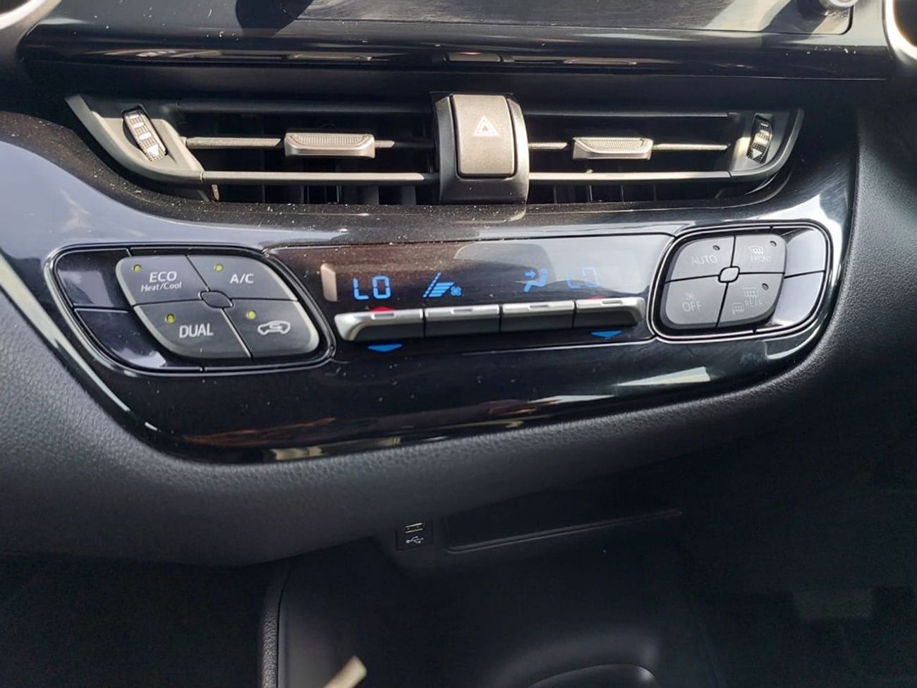 تويوتا CHR TOYOTA C-HR SUV RHD 2022 MODEL 1.2 L PETROL AUTOMATIC(PM31492)