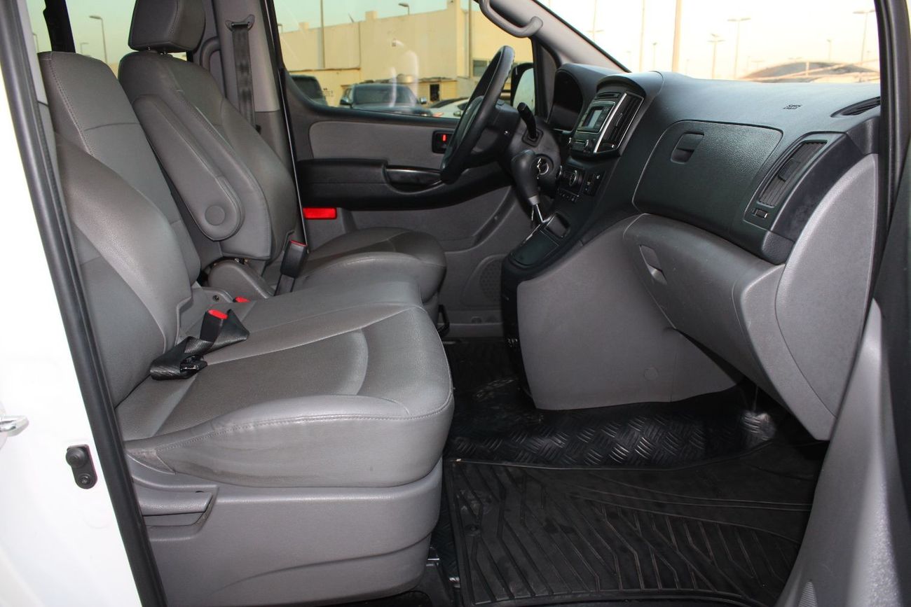 Hyundai Grand Starex Hyundai Grand Starex 2018 imported from Korea Diesel customs papers in excellent condition without a