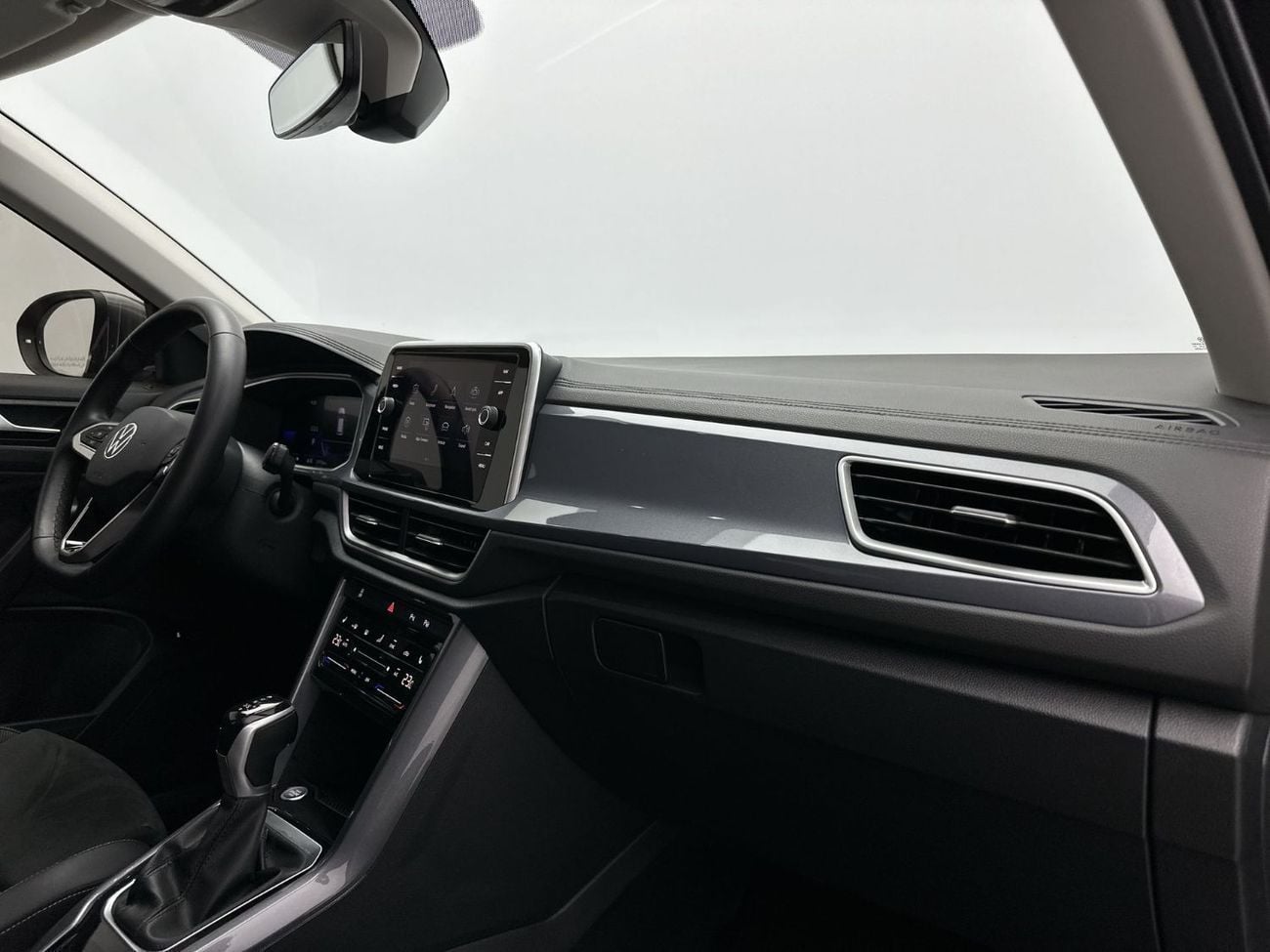 فولكس واجن T ROC Style 1.4L without sunroof 1.4L (Ref#09337) / WAS 94,900 AED - NOW 87,900 AED