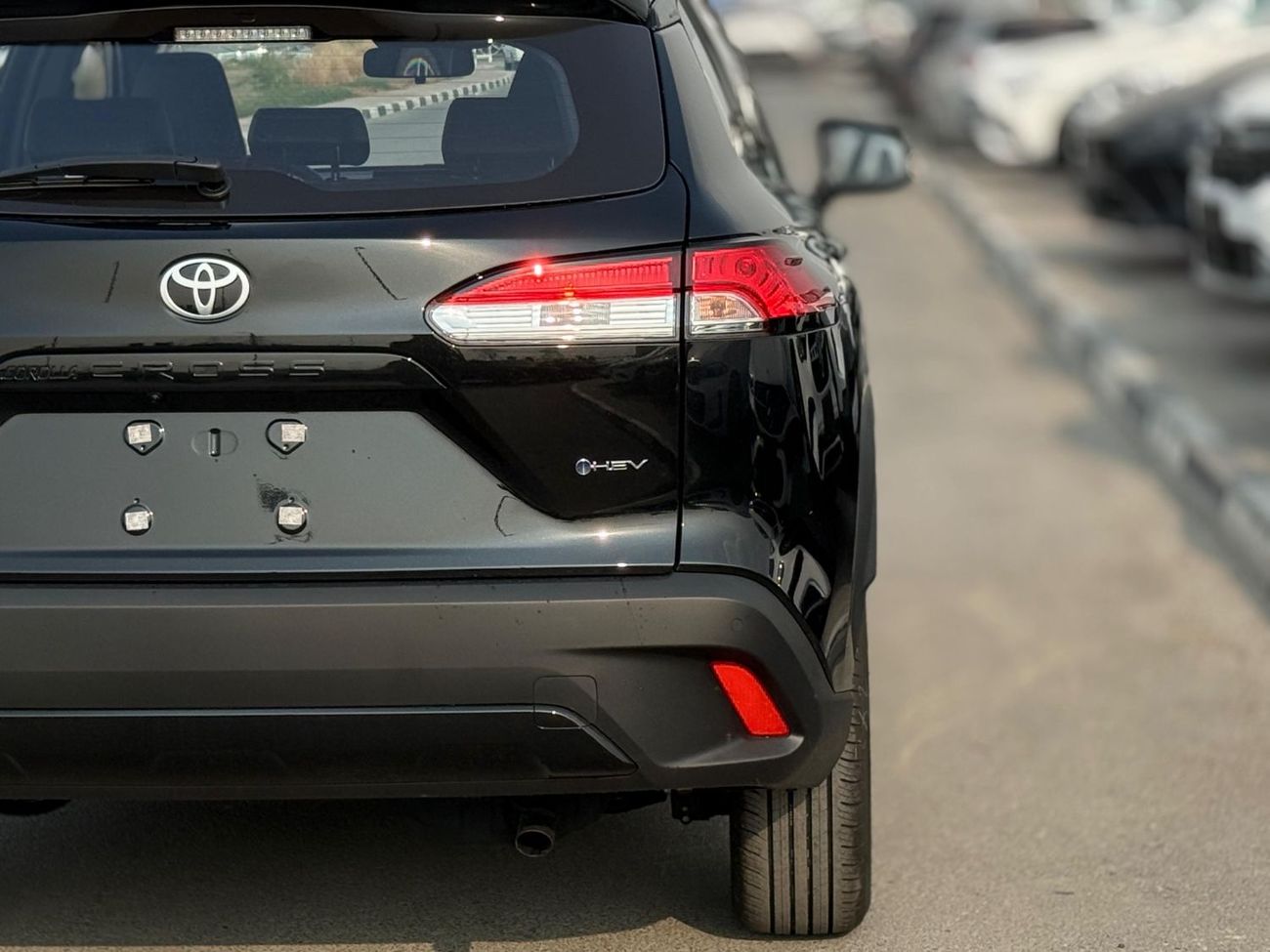 تويوتا كورولا كروس Facelift 2.0L HEV 2025 Model Export Price @ 73,500 AED
