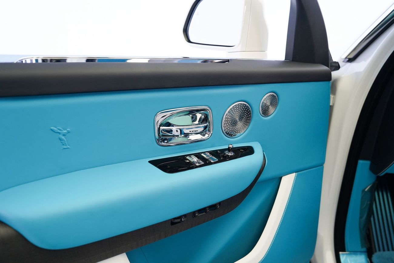 Rolls-Royce Cullinan SILVER BADGE