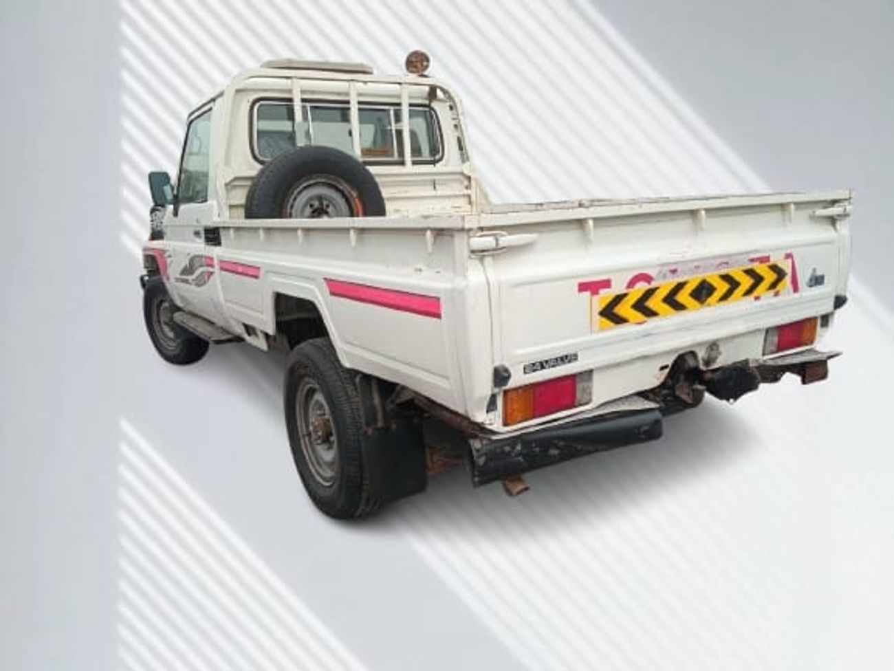 تويوتا لاند كروزر بيك آب SC 4.0L PETROL MANUAL TRANSMISSION