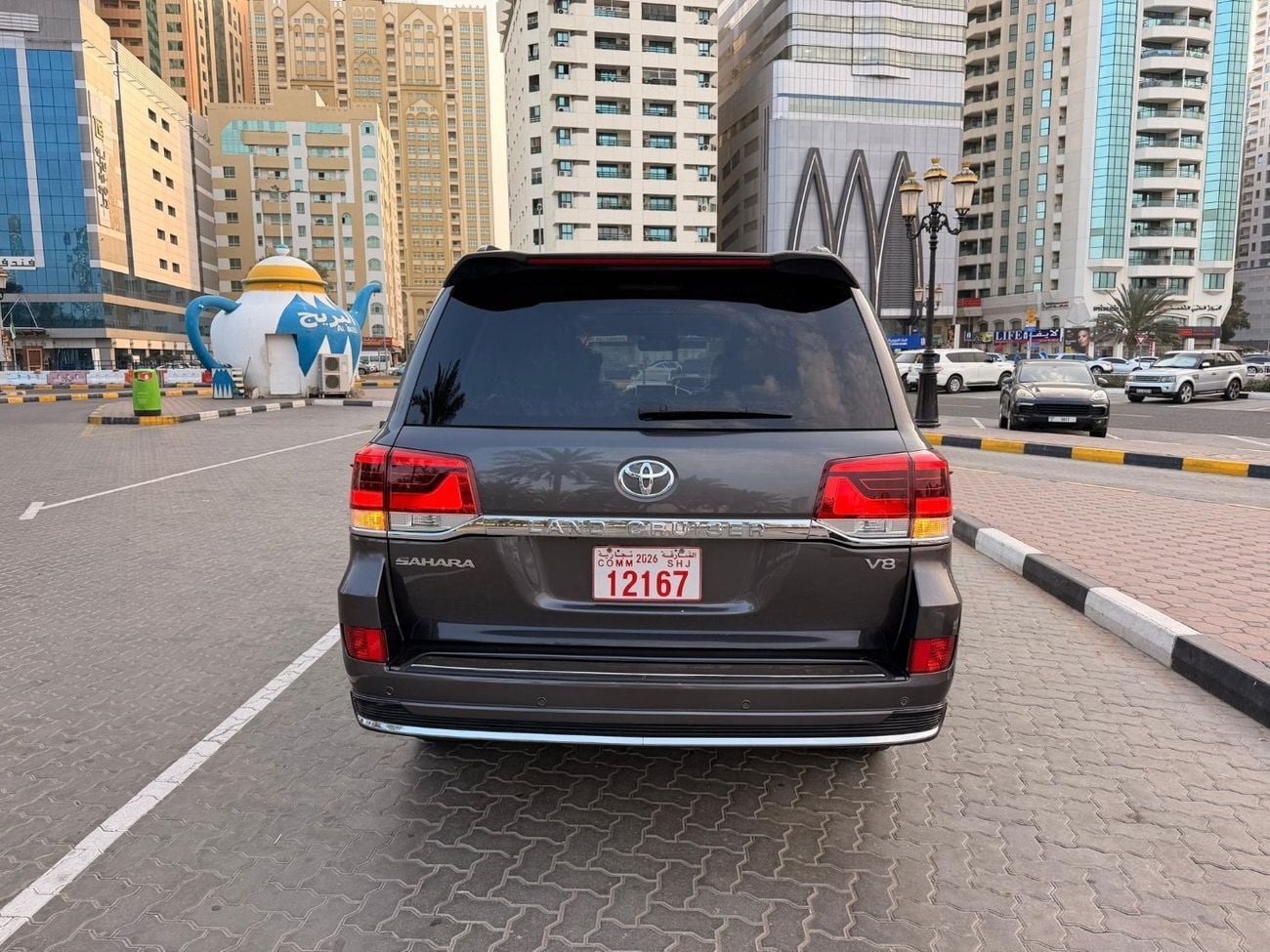 تويوتا لاند كروزر VXR Genuine Right Hand Drive