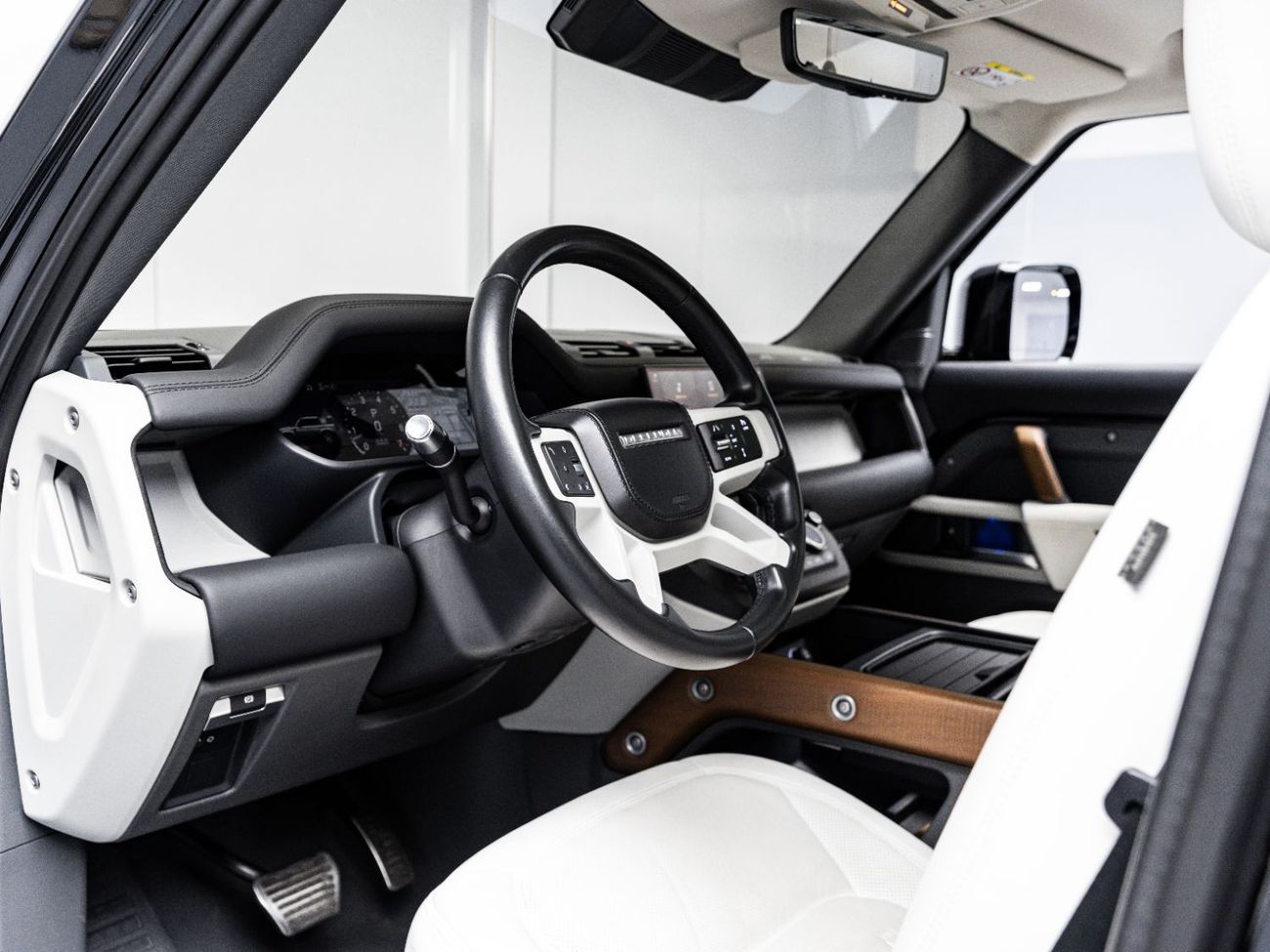 Land Rover Defender P400 110 HSE 3.0L (5 Seater)