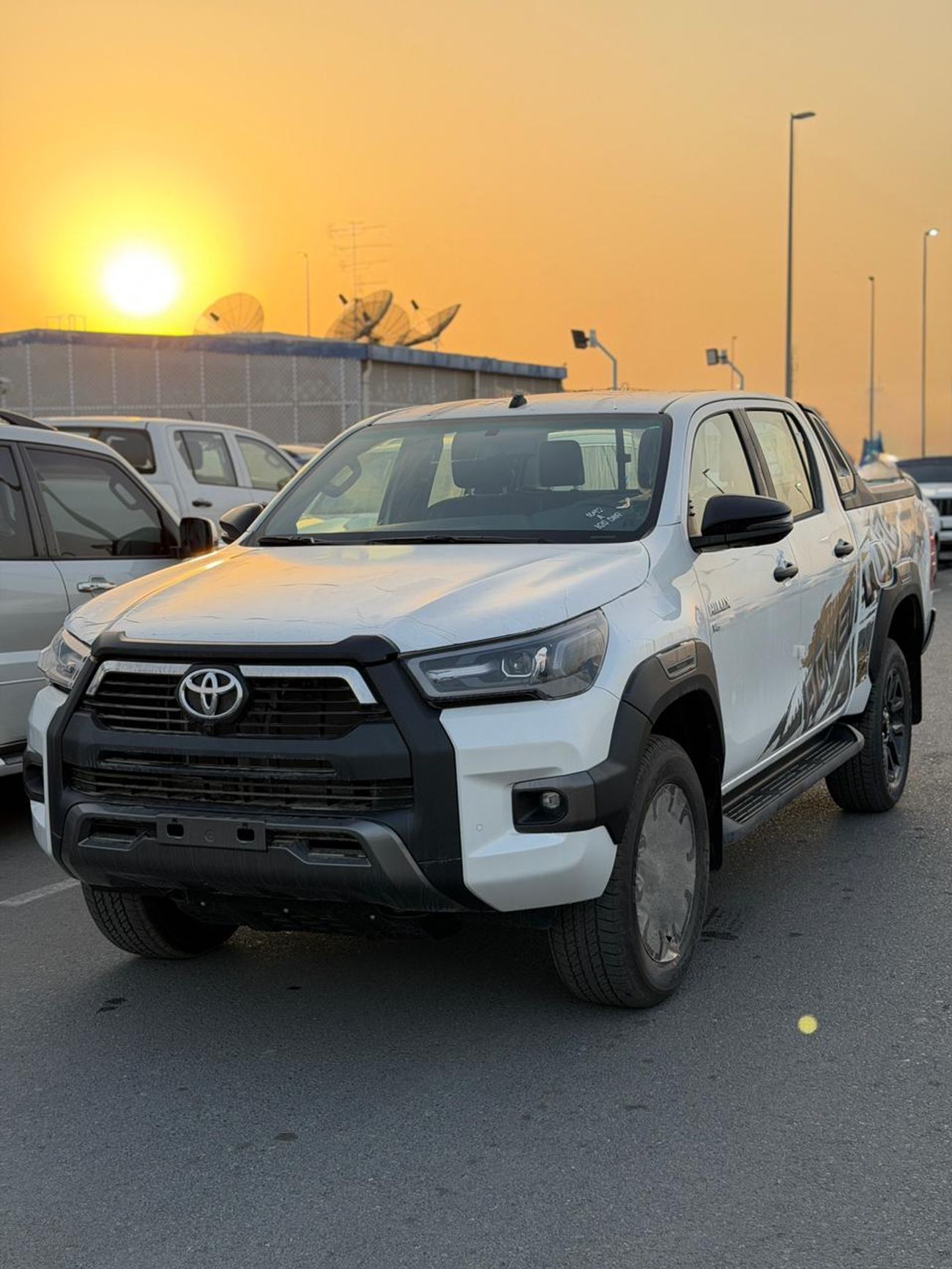 تويوتا هيلوكس DC 4.0L PETROL ADVENTURE AUTOMATIC TRANSMISSION ( FOR RE EXPORT ONLY )