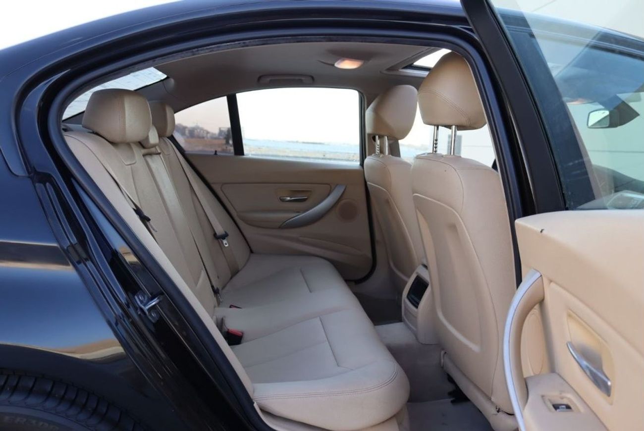 BMW 318i Executive ACCIDENTS FREE - GCC - ENGINE 1.5 TURBO - PERFECT CONDITION INSIDE OUT