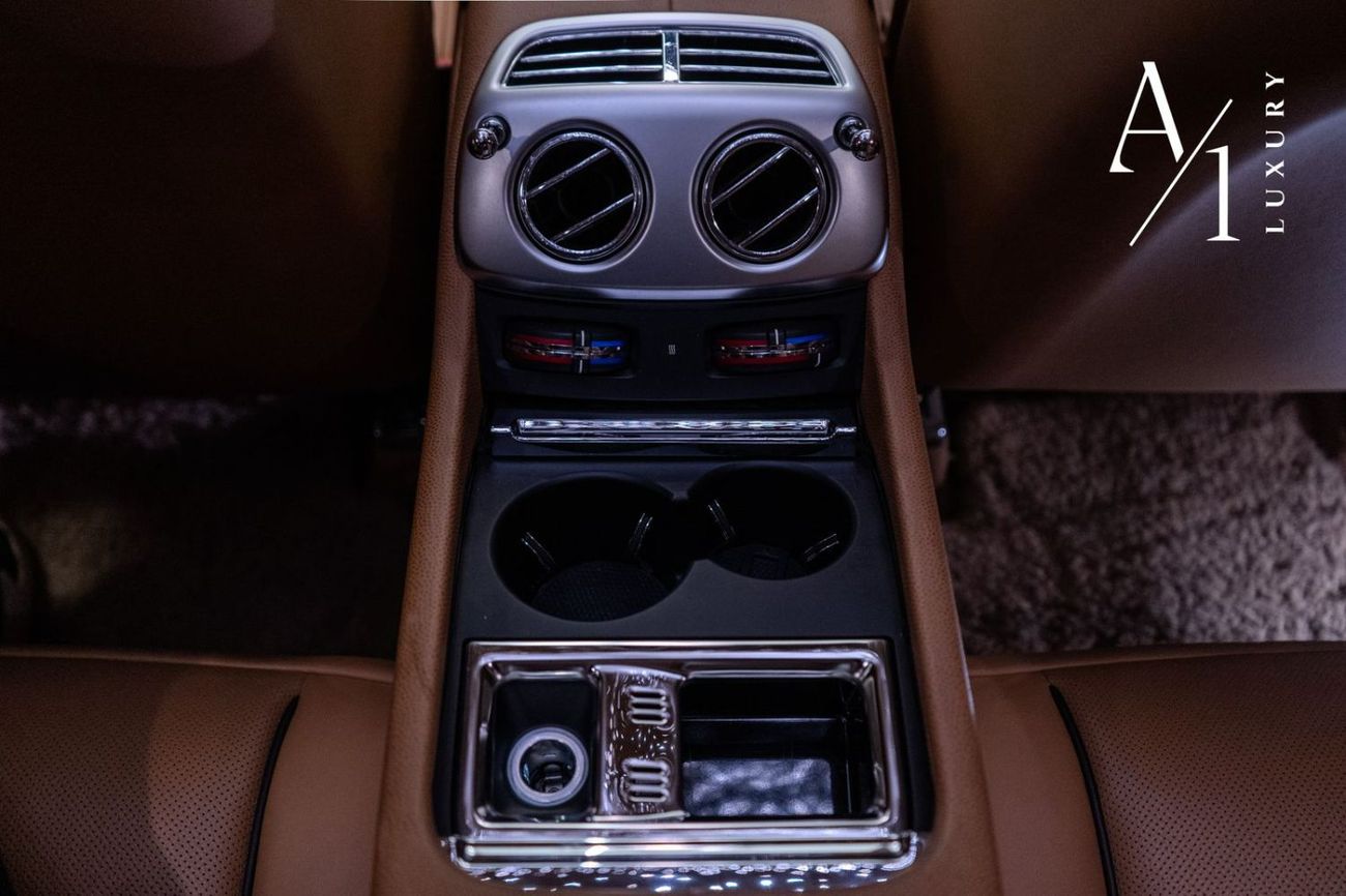 Rolls-Royce Wraith 2015 Rolls Royce Wraith, Full Service History, Starlight Roof, Excellent condition, GCC