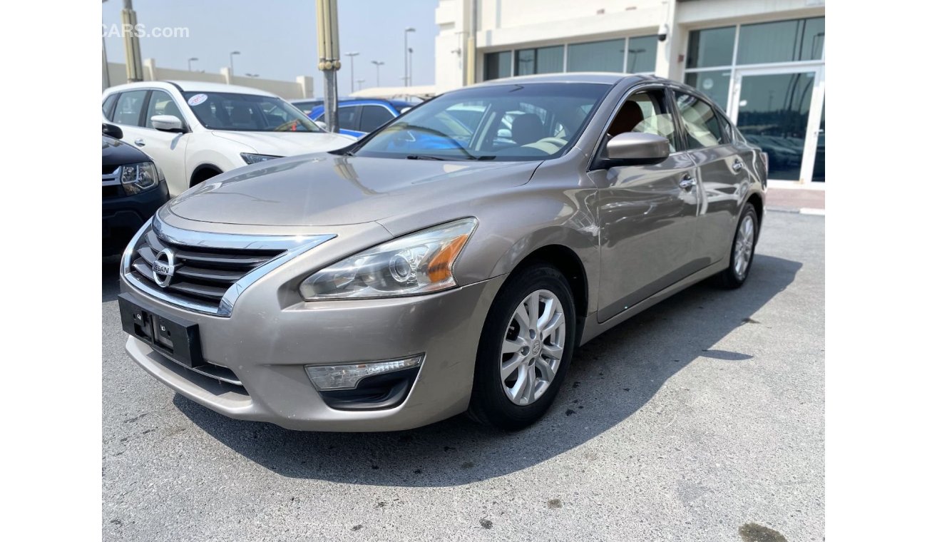 Nissan Altima SV ACCIDENTS FREE - GCC - CAR IS IN PERFECT CONDITION INSIDE OUT