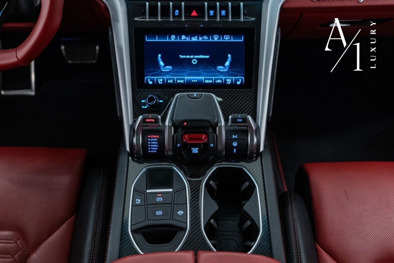 Lamborghini Urus 2020 Lamborghini Urus, Service History, Excellent Condition, Canadian Spec