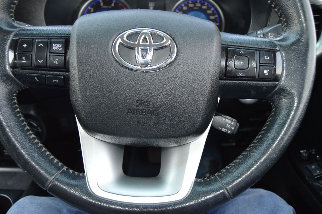 Toyota Hilux Double cabin 2.8L, perfect inside and outside