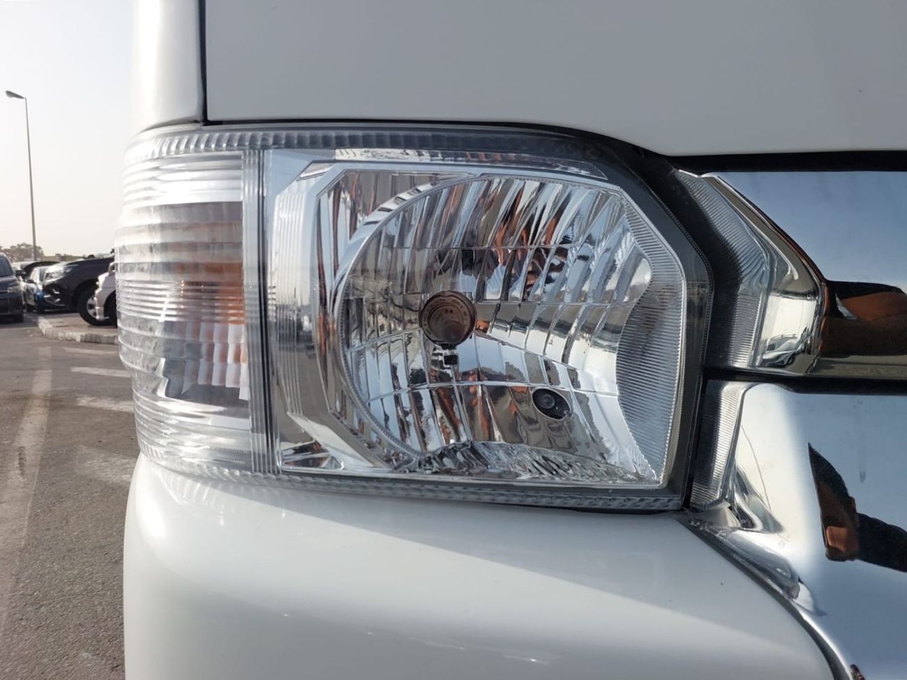 تويوتا هاياس TOYOTA HIACE COMMUTER VAN RHD 2017 MODEL 2.7 L PETROL AUTOMATIC(PM83742)