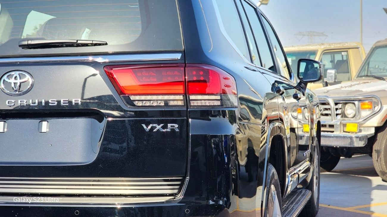 Toyota Land Cruiser Toyota Land Cruiser 2026 Toyota Land Cruiser VXR 3.5L AT Petrol