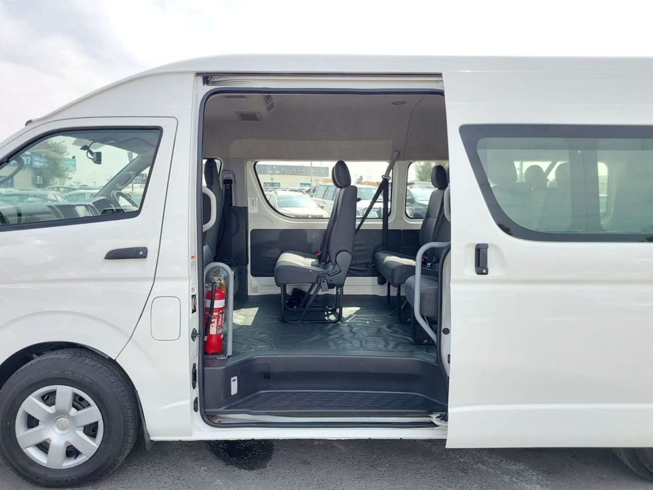 تويوتا هاياس (RAMADAN OFFER) TOYOTA HIACE COMMUTER VAN RHD 2018 MODEL 3.0 L DIESEL AUTOMATIC(PM36021)