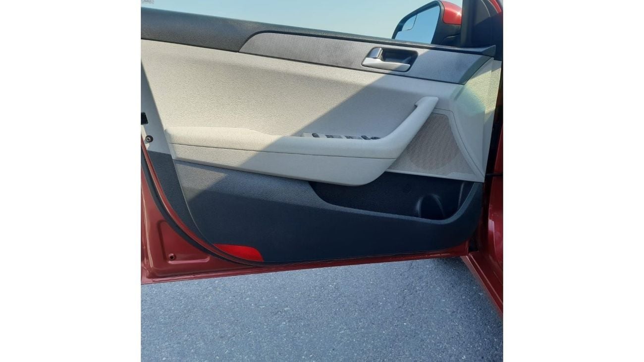 Hyundai Sonata GL Hyundai Sonata Se 2017 Red 2.4L 4 vin: 5NPE24AF4HH495067   ( UAS_ SPEC) VERY GOOD CONDITION