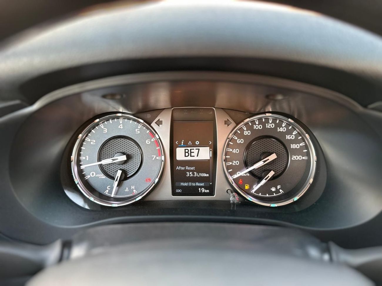 تويوتا هيلوكس GL 2.7L Double Cab Utility RWD