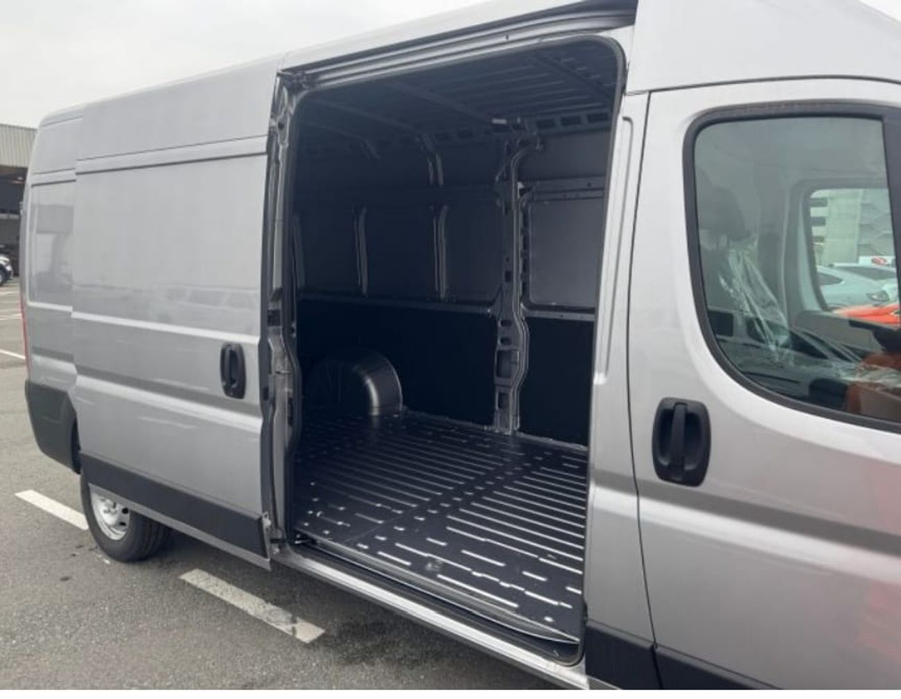 Fiat Ducato FIAT DUCATO L3H2 FWD 2.2L HDI DIESEL 6-SPEED MT 140BHP