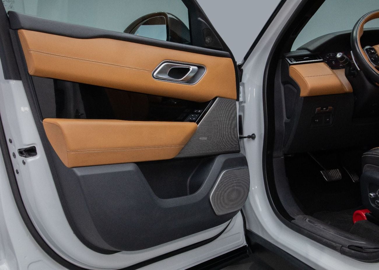 لاند روفر رينج روفر فيلار P400 R-Dynamic HSE