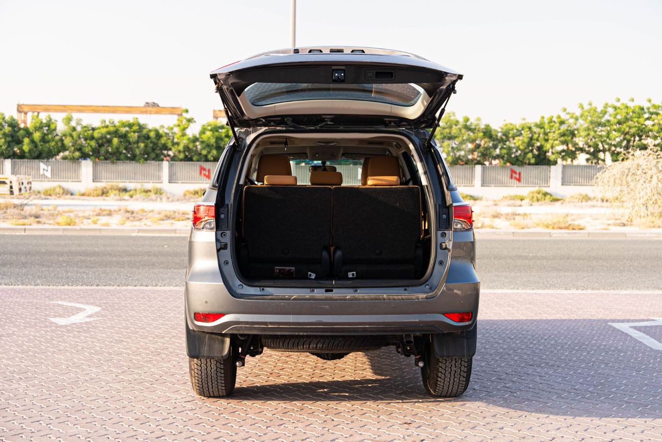 تويوتا فورتونر 2024 Toyota Fortuner HI 2.7 - Grey Mettalic Inside Quartz | Export Only