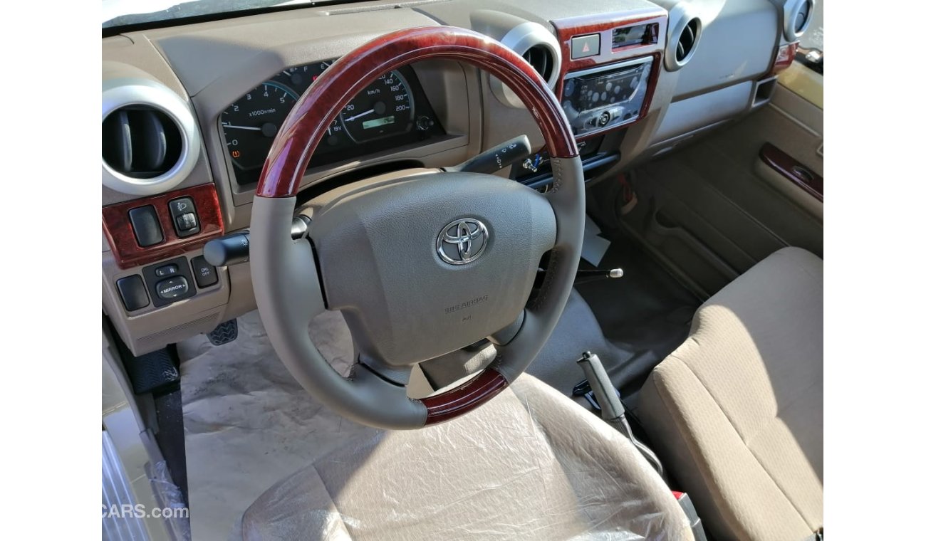 Toyota Land Cruiser Pickup 4x4 PETROL - LX v6