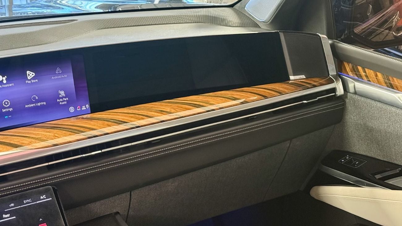 كاديلاك إسكالاد Cadillac Escalade 600 - 6 Seats - 2025