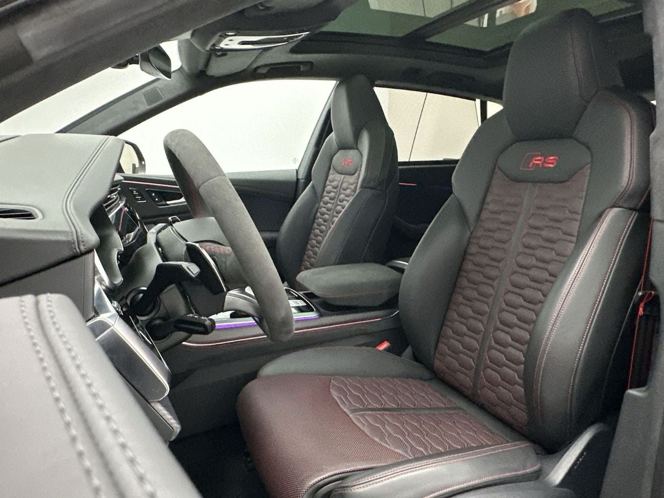 أودي RSQ8 RS Q8 SUV Performance 640hp Carbon Edition (Ref# 19681)