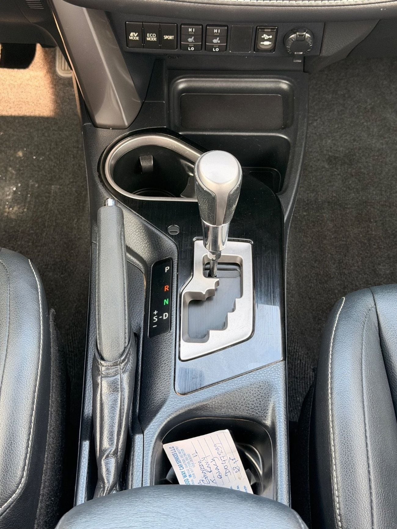 Toyota RAV4 Hybrid Limited 2.5L full option