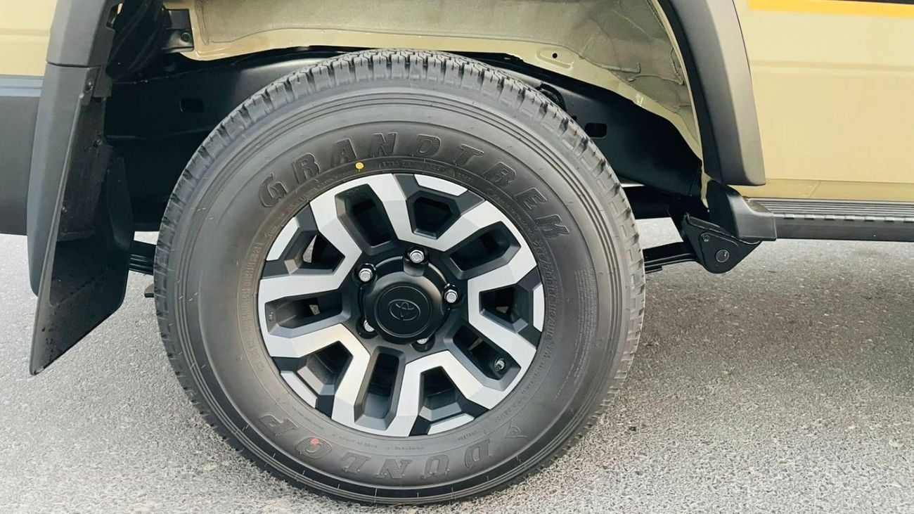 Toyota Land Cruiser 70 LC76 2.8 AT full 2025