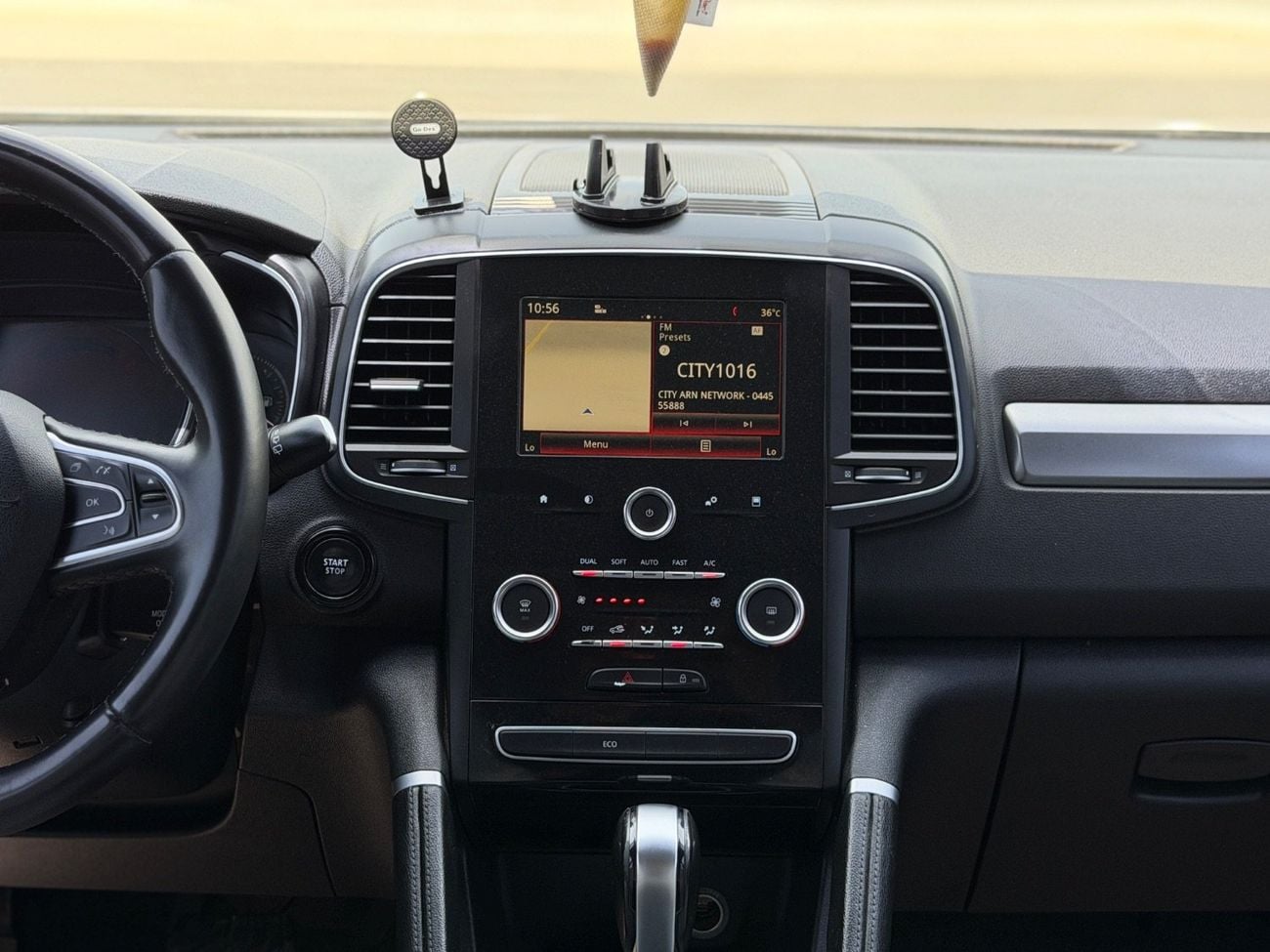 Renault Koleos 2.5L LE (4WD) Renault Koleos 4WD Full Option / GCC / 2018 / Free Accident