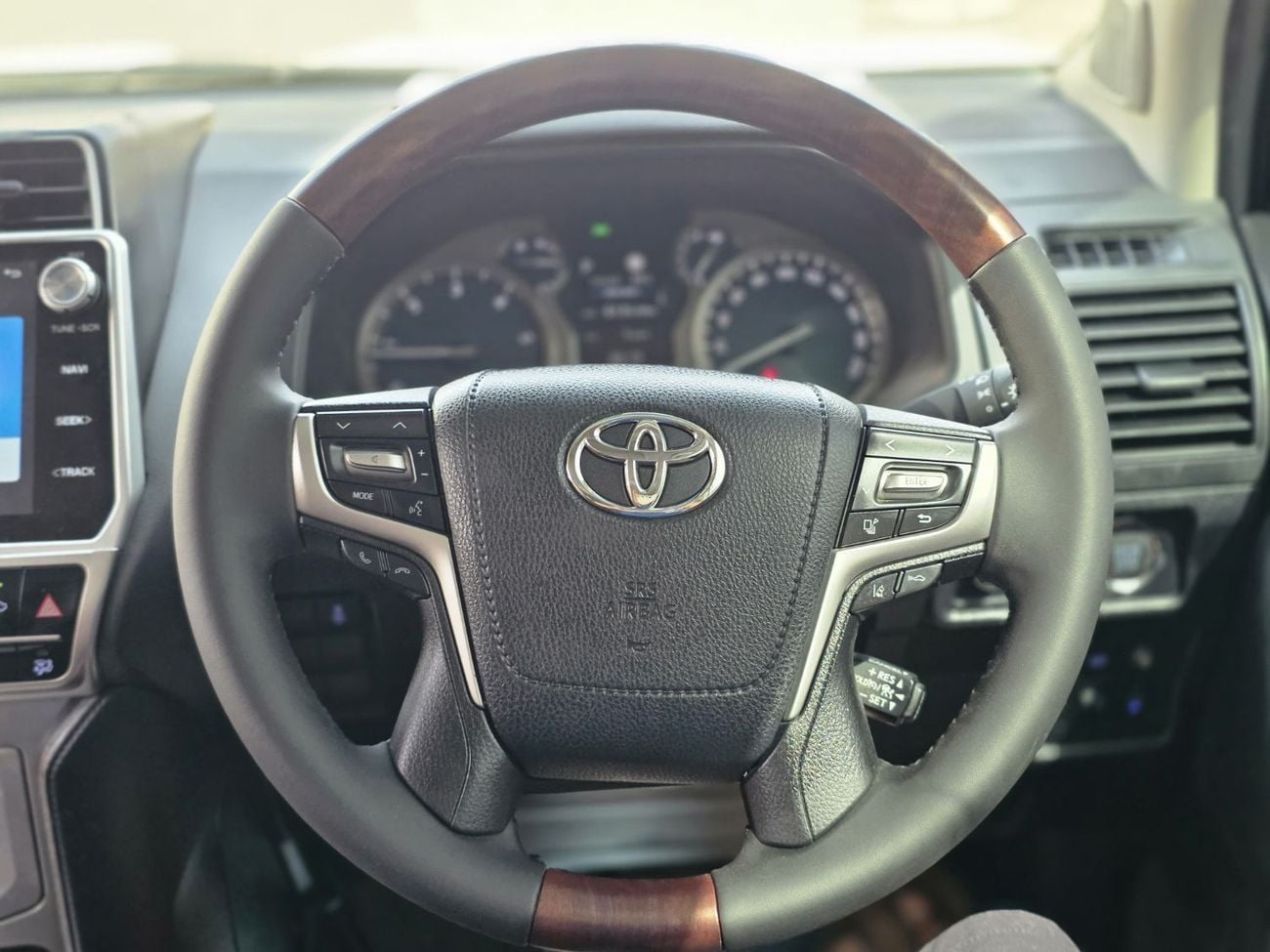 Toyota Prado TXL 2.8L 1GD-FTV Diesel Engine 360° Camera Australian specs 4WD Automatic Gear 7 Seats 5 Doors