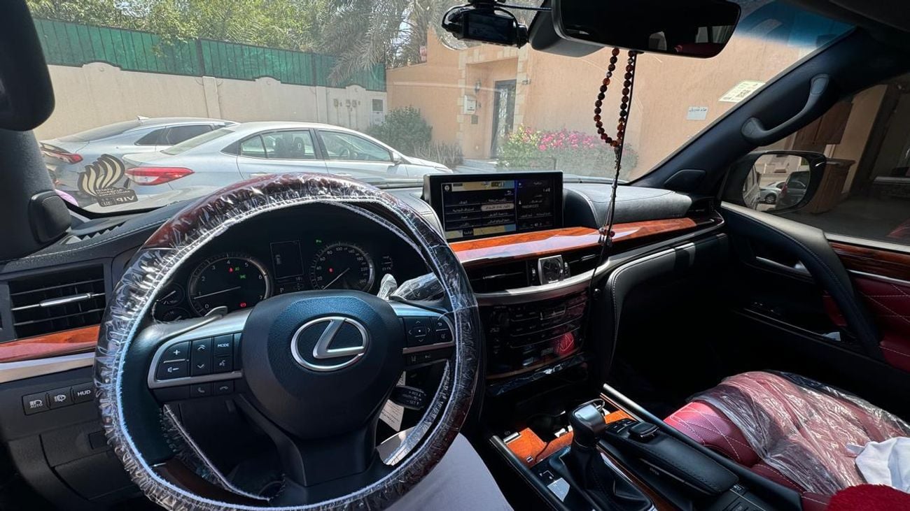 Lexus LX 570 Lexus LX 570 5.7 L Super Sport, with a VIP MBS upgraded front row