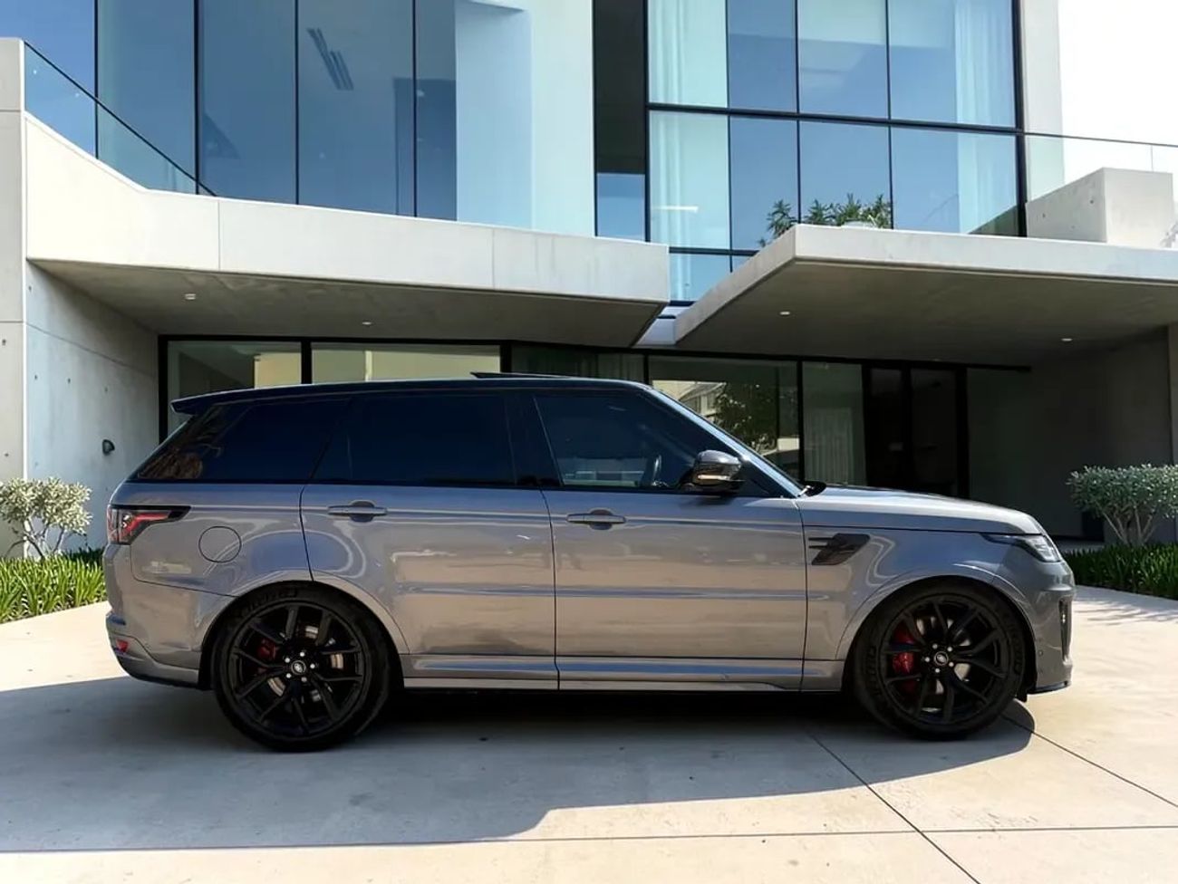 Land Rover Range Rover Sport MID SVR 5.0L (550 HP) RANGE ROVER SPORT SVR CARBON EDITION 5.0L V8 SC A/T | 2022 | AED 3,760 per mon