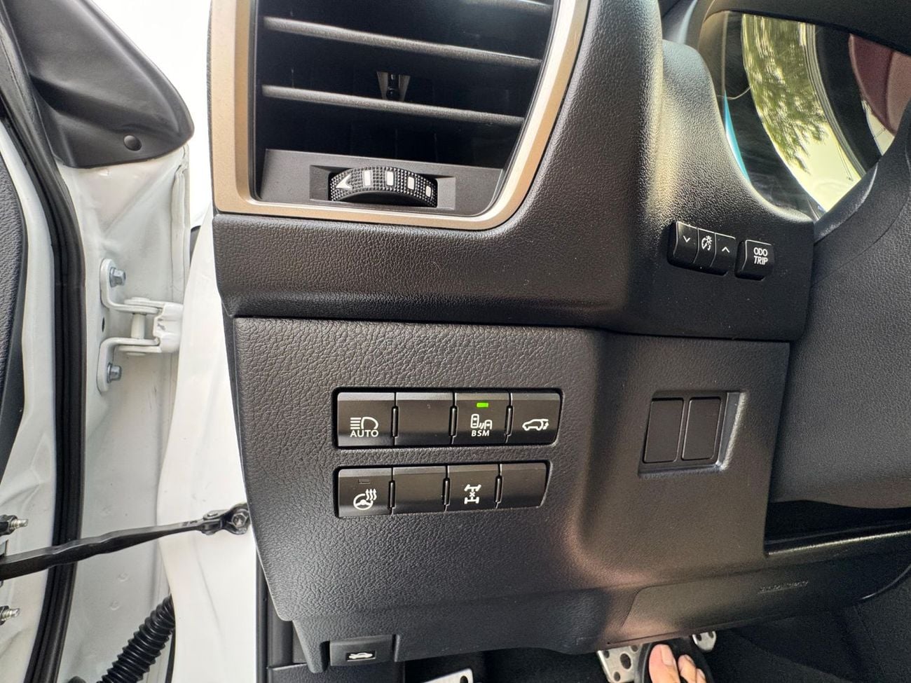 لكزس NX 300 F-SPORT PLATINUM