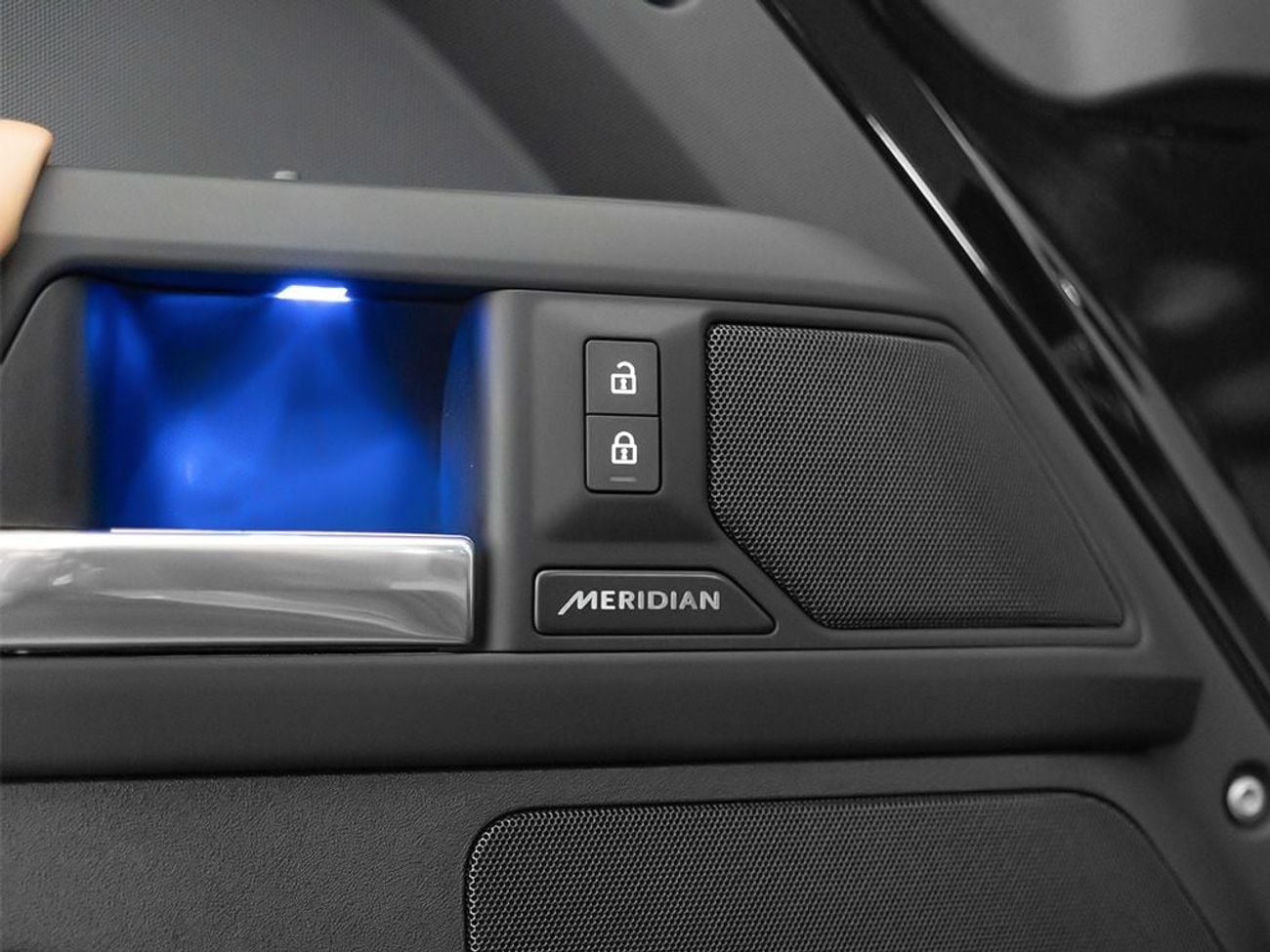 لاند روفر ديفندر P400 110 X-Dynamic HSE 3.0L (5 Seater)