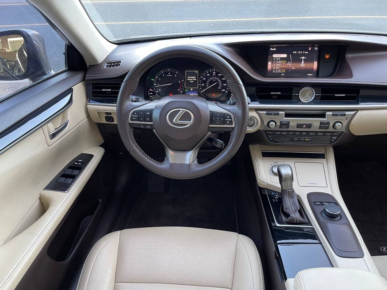 Lexus ES350 PREMIER Platinum 3.5L 3.5 V6 /PLATINUM COLOR / SCREEN /COOLING AND HEATING SEATS  / IN PERFECT CONDI