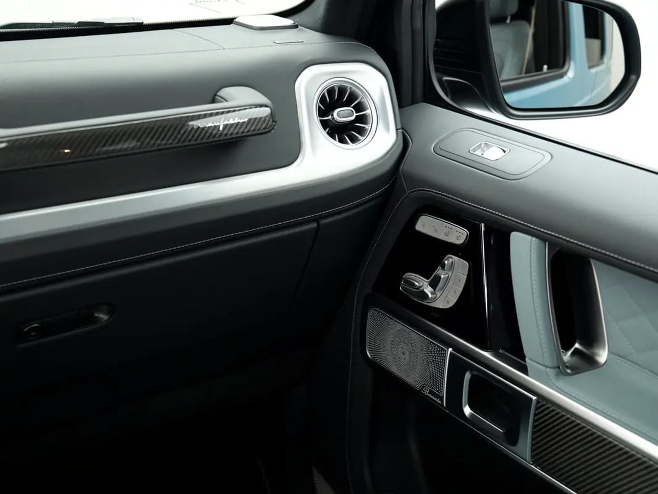 مرسيدس بنز G 63 AMG ستاندارد G63 AMG | A22 | CHINA BLUE EXTERIOR | FULL OPTION
