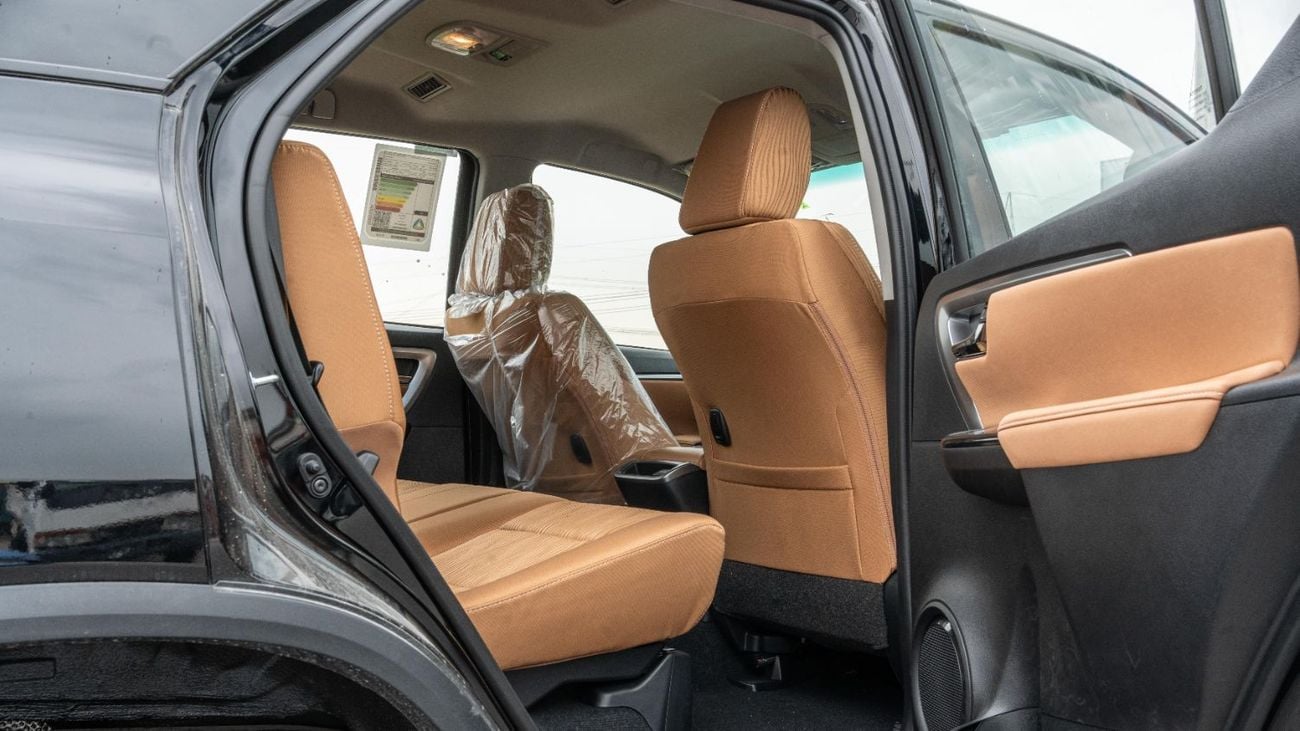 تويوتا فورتونر VXR 2026 Toyota Fortuner VX 4.0L AT Petrol (Black-Tan)