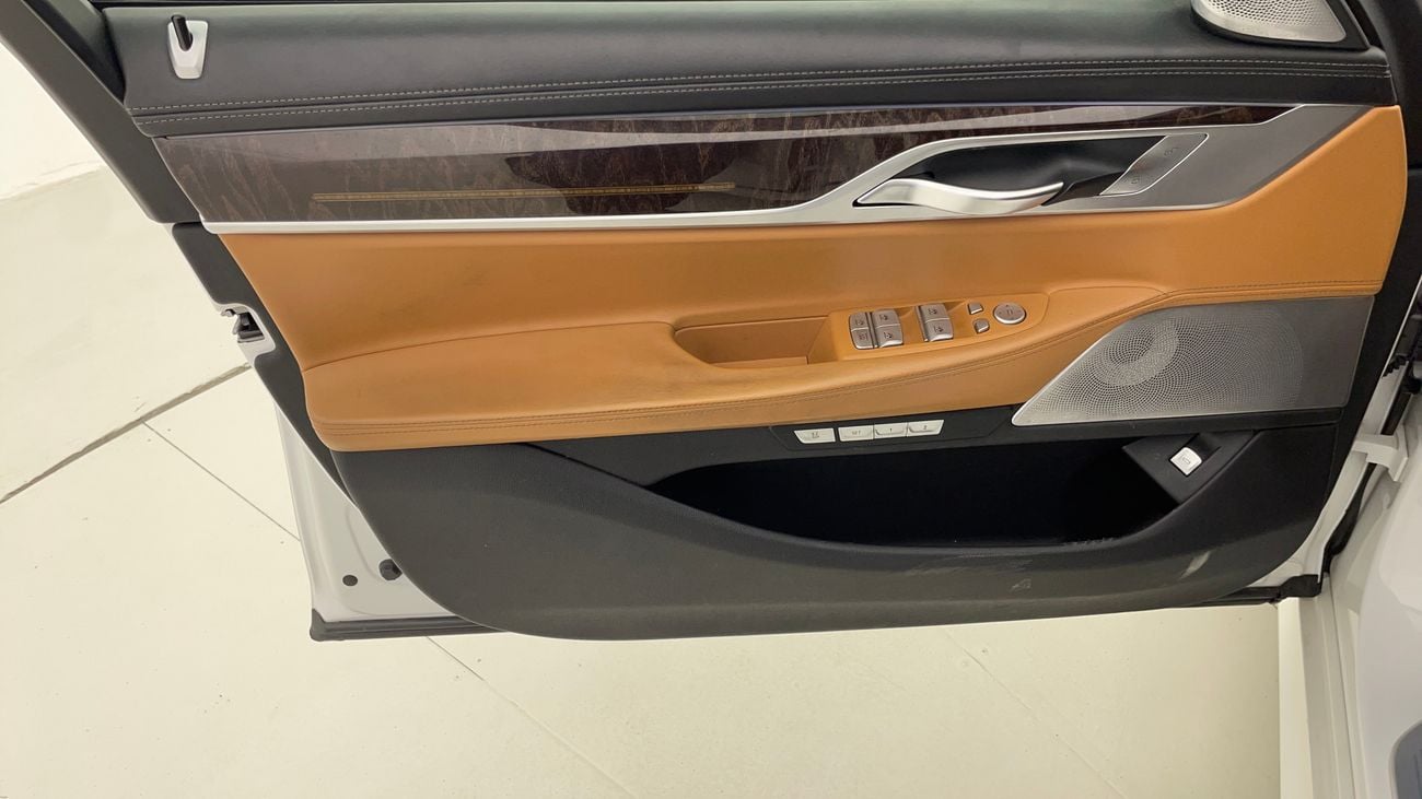 بي أم دبليو 750Li M SPORT 4.4 | بدون دفعة مقدمة | اختبار القيادة في المنزل