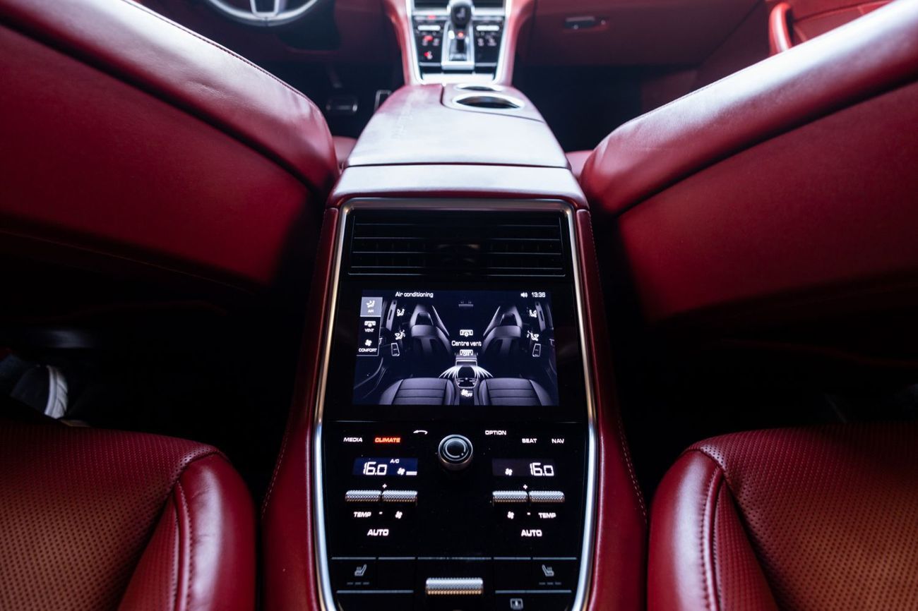 بورش باناميرا Turbo 4.0L AWD