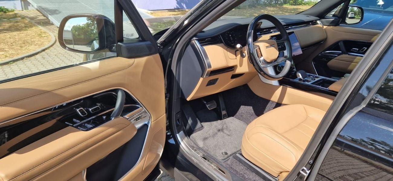 Land Rover Range Rover 4.4L P530 AUTOBIGRAPY DVD AT