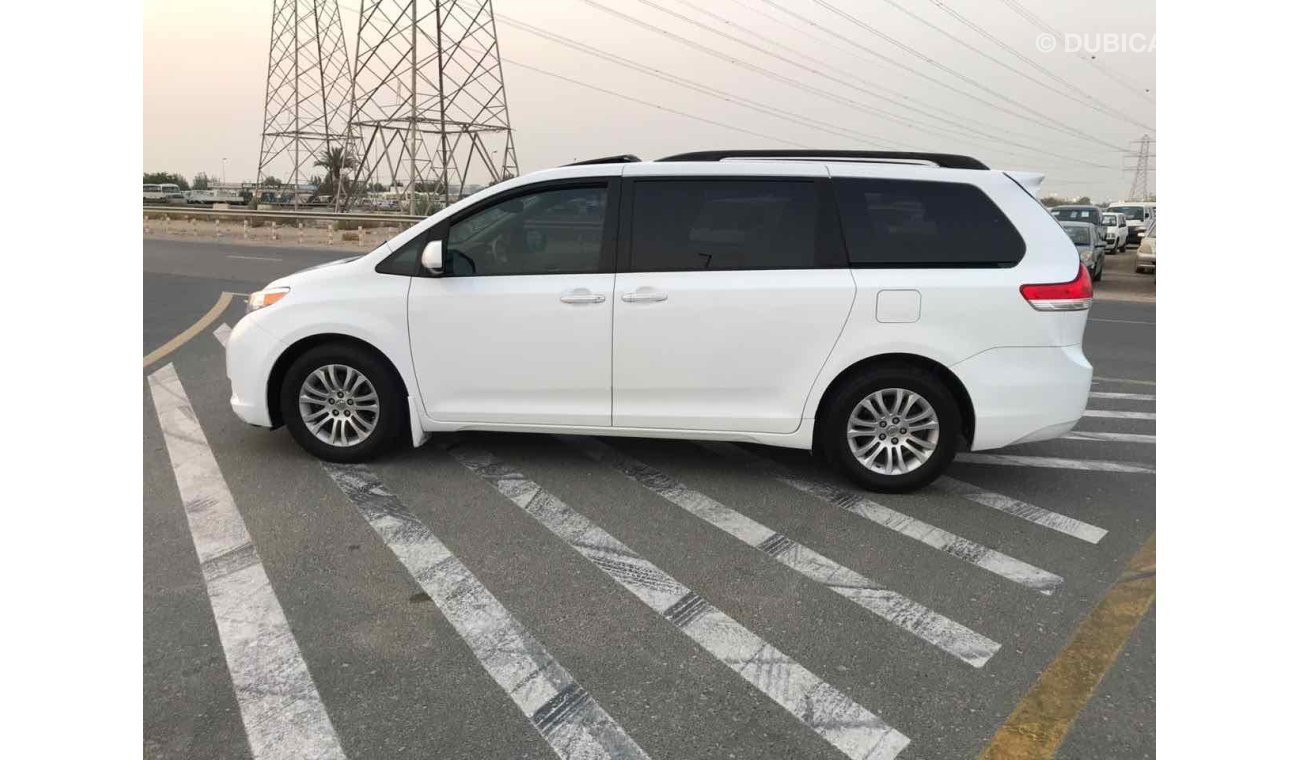 Toyota Sienna OPTIONS WITH LEATHER SEAT, PUSH START AND SUNROOF