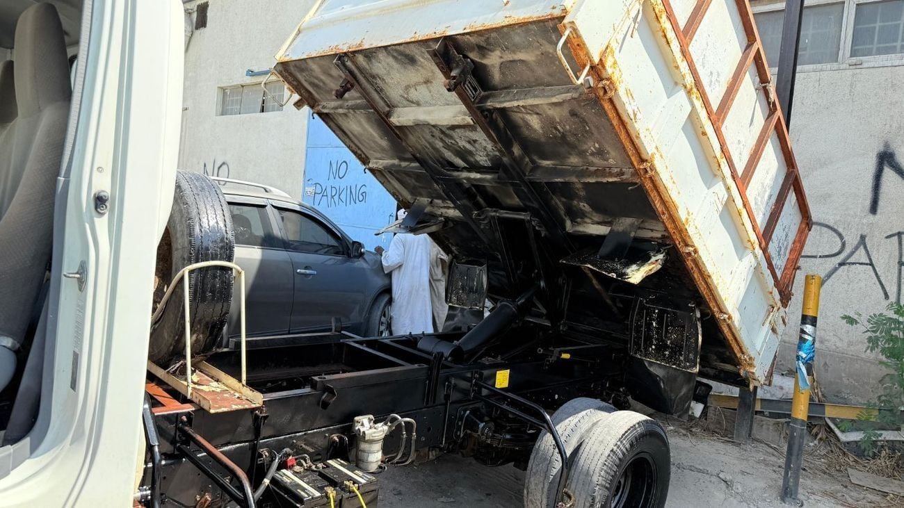 Hino 300 Original tipper / Gcc