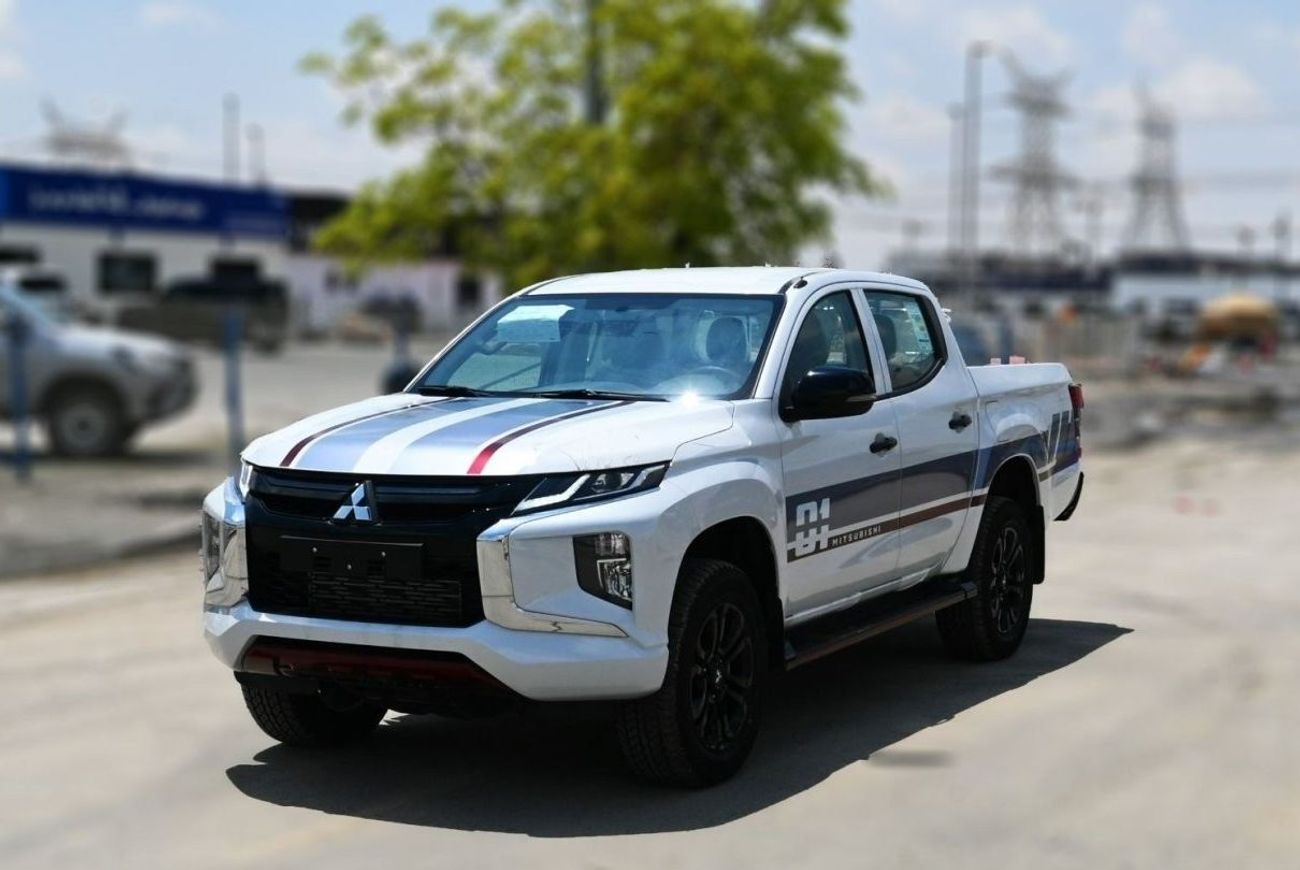 ميتسوبيشي L200 ميتسوبيشي L200 ديزل فل أوبشن أوتوماتيك 2.4 لتر أبيض من الخارج أسود من الداخل